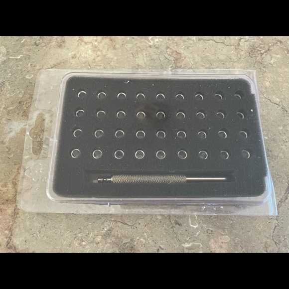 ‼️SOLD ON Ⓜ️‼️ Metal Stamps Punch Set - Picture 6 of 6